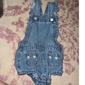 Old Navy Denim Ruffle Overall Romper 6-12M Baby Girl Daisy Pockets
